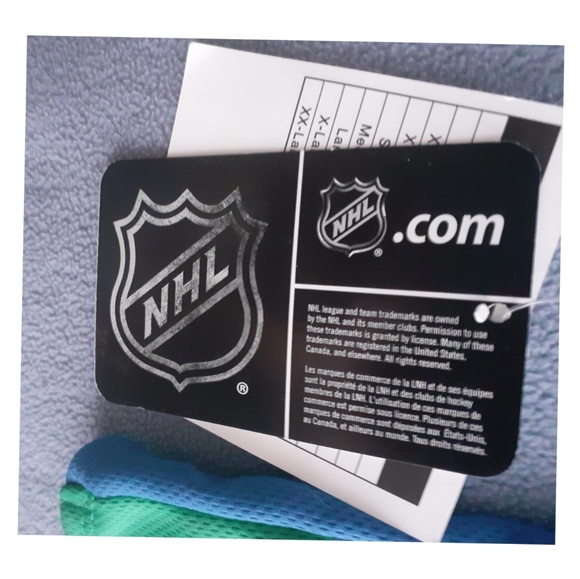 💥NWT Canucks Dog Jersey - Picture 5 of 8